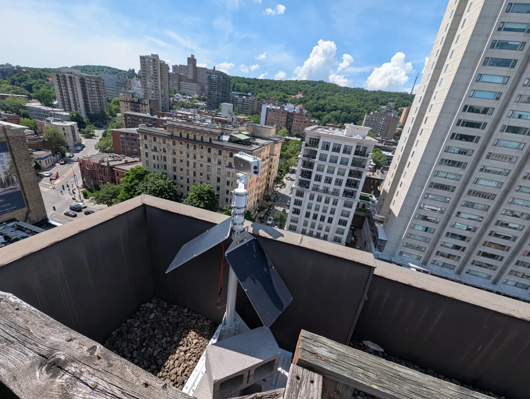 Caméra timelapse ERIGE installée en toiture à Montréal